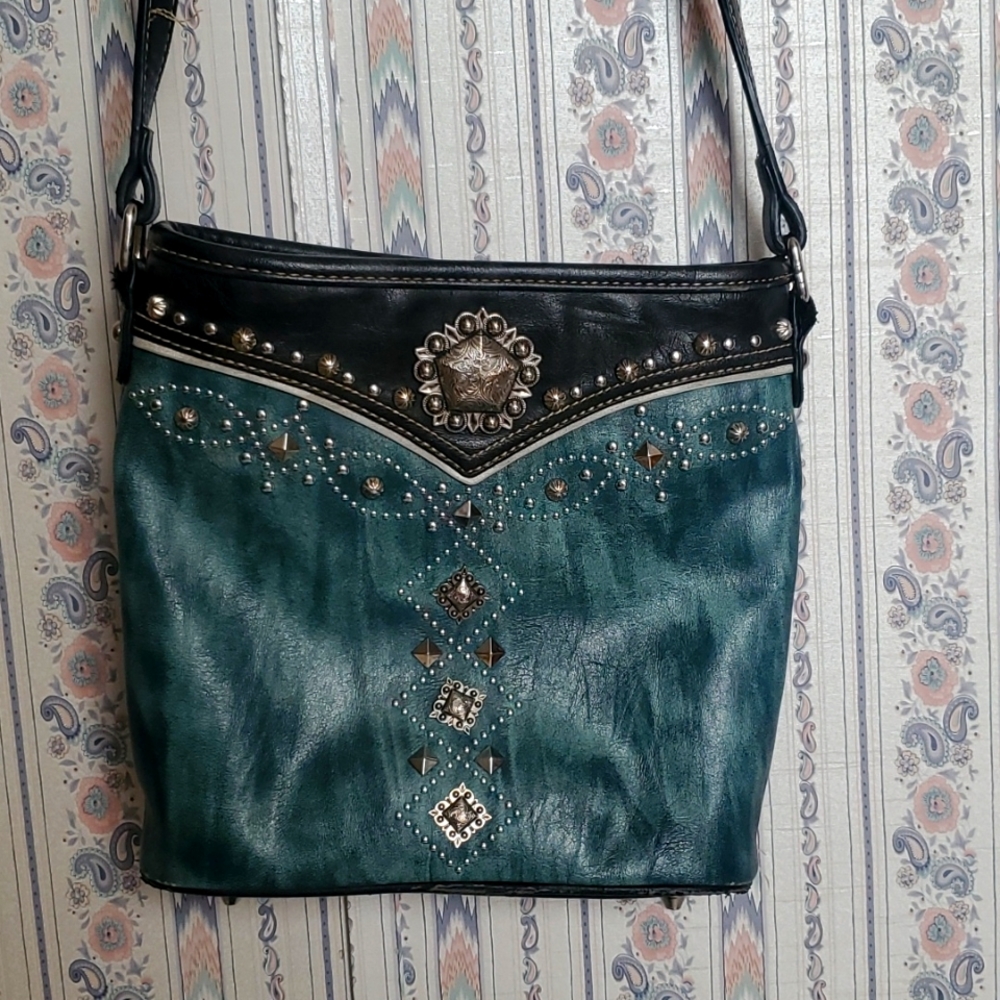 Shyanne cross body purse